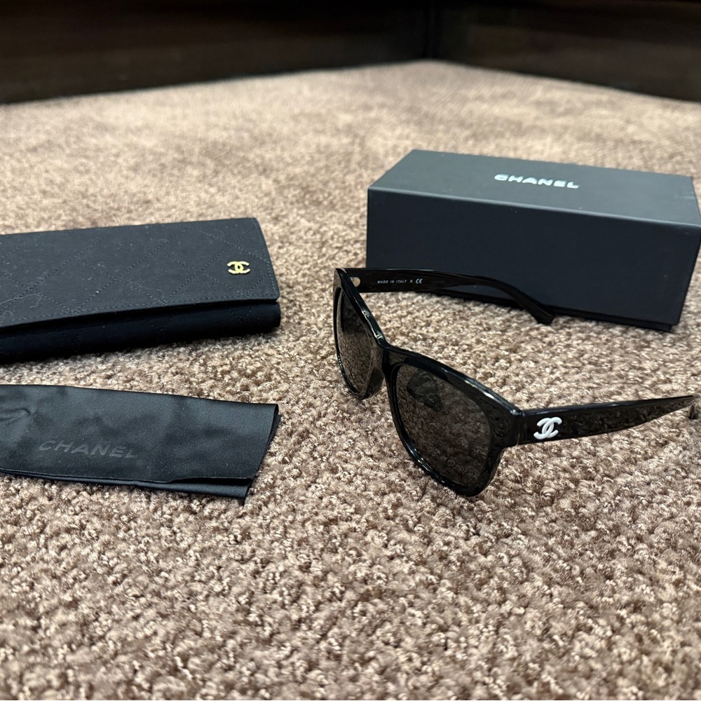 CHANEL black sunglasses